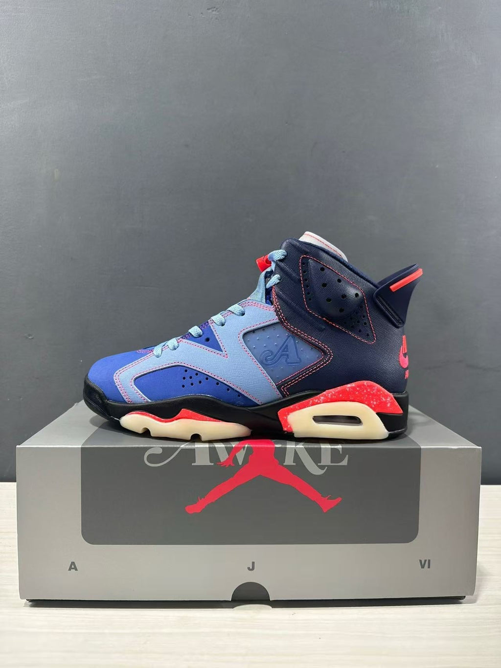 Jordan 6 Retro High-Top Sneakers Blue IQ5706-400