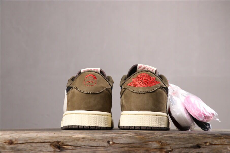 Jordan 1 Low Dark Mocha Travis Scott Sneakers