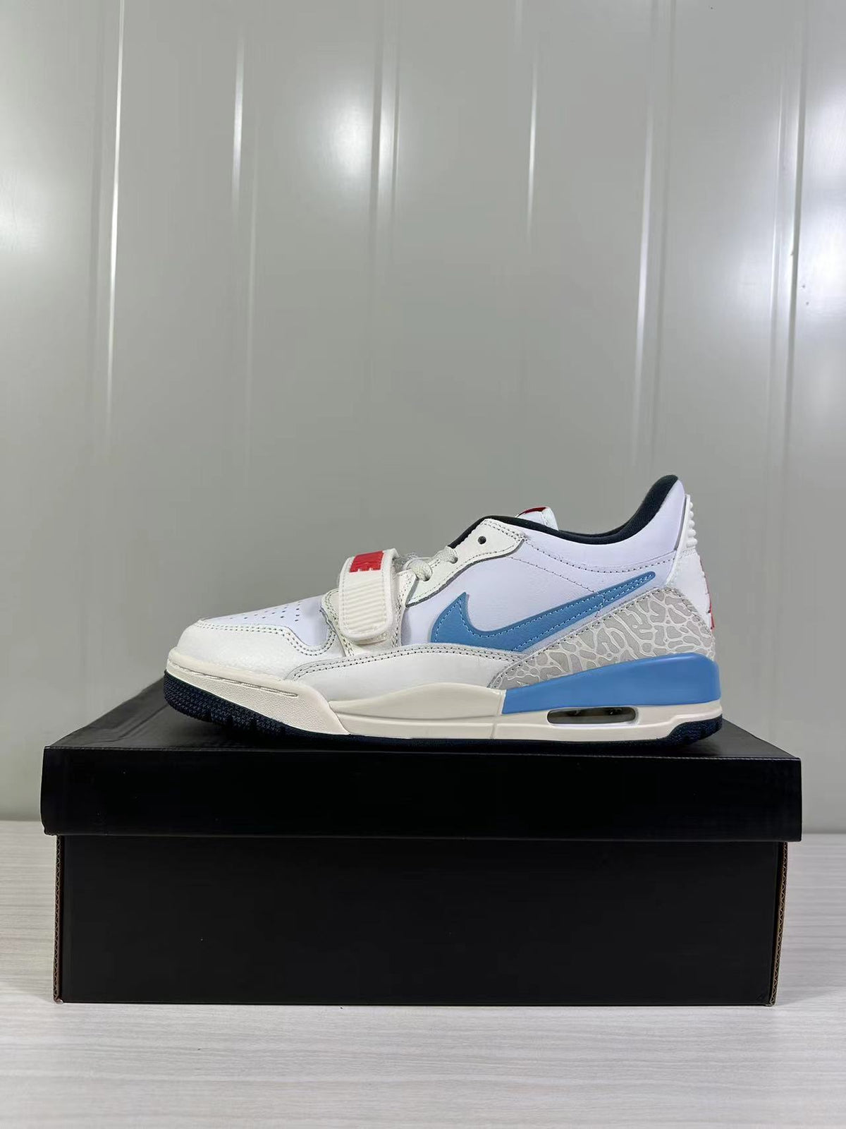 Jordan Legacy 312 Low White Blue Red HM3709-141
