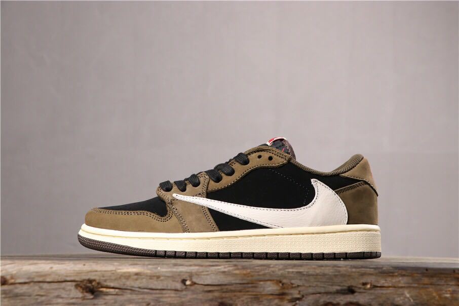 Jordan 1 Low Dark Mocha Travis Scott Sneakers