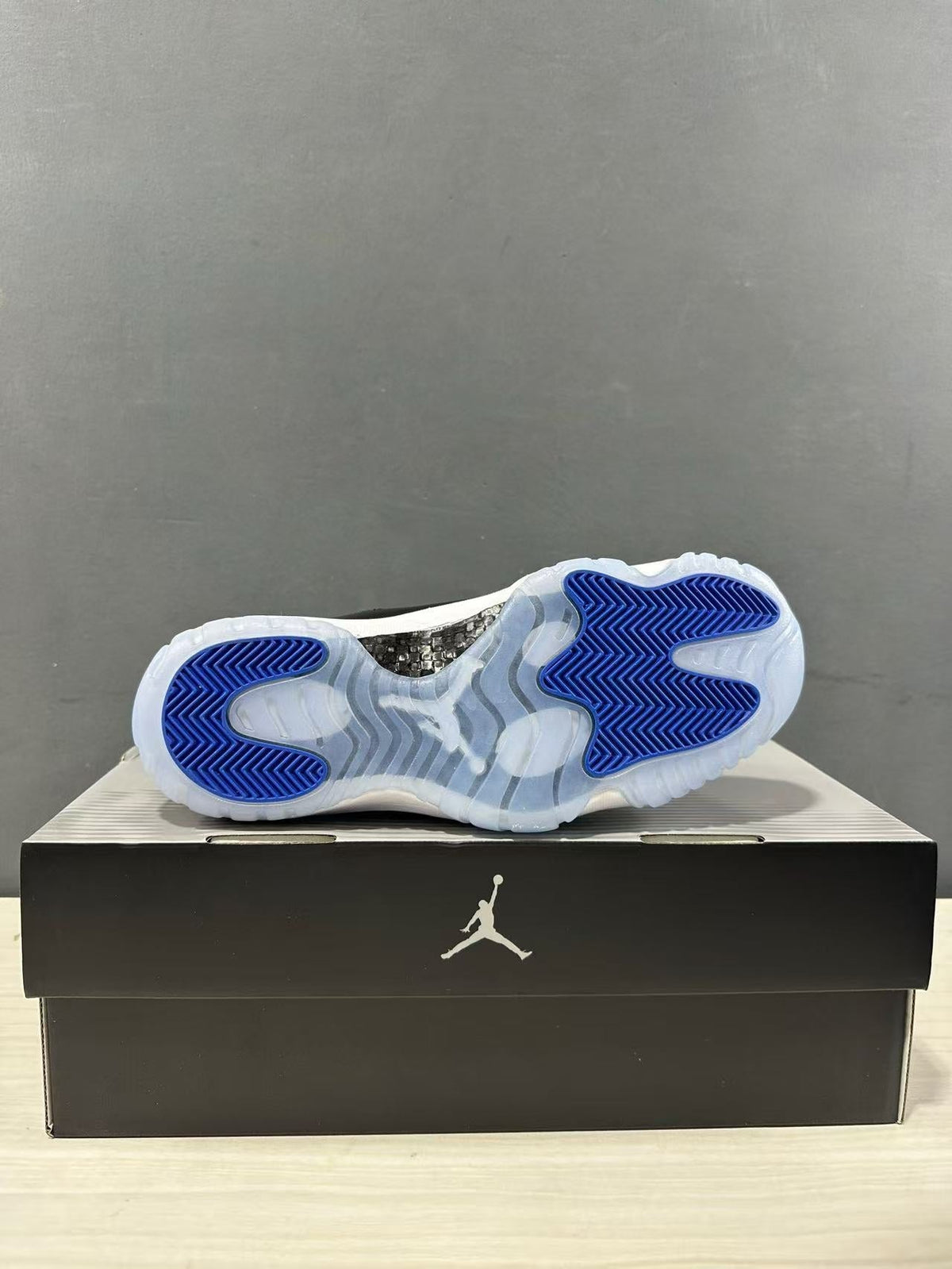 Jordan Air Jordan 11 Retro High Black Blue Sneakers CT8012-900