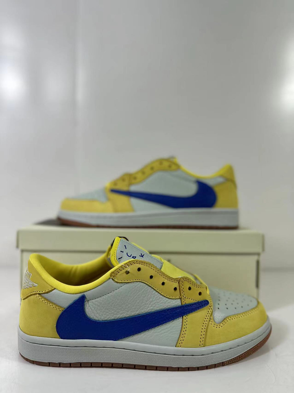 Nike Air Jordan 1 Low Canary DZ4137-700