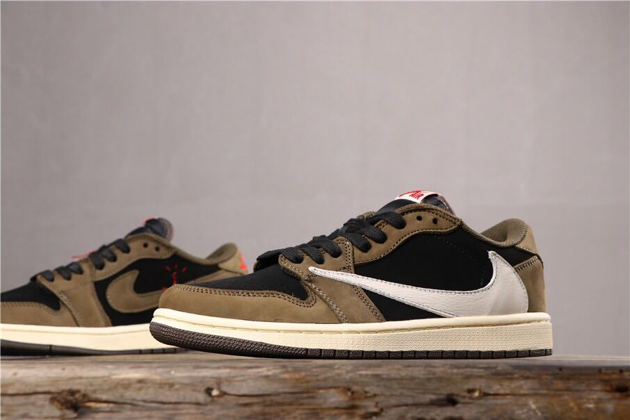 Jordan 1 Low Dark Mocha Travis Scott Sneakers