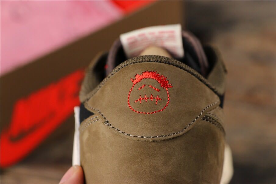 Jordan 1 Low Dark Mocha Travis Scott Sneakers