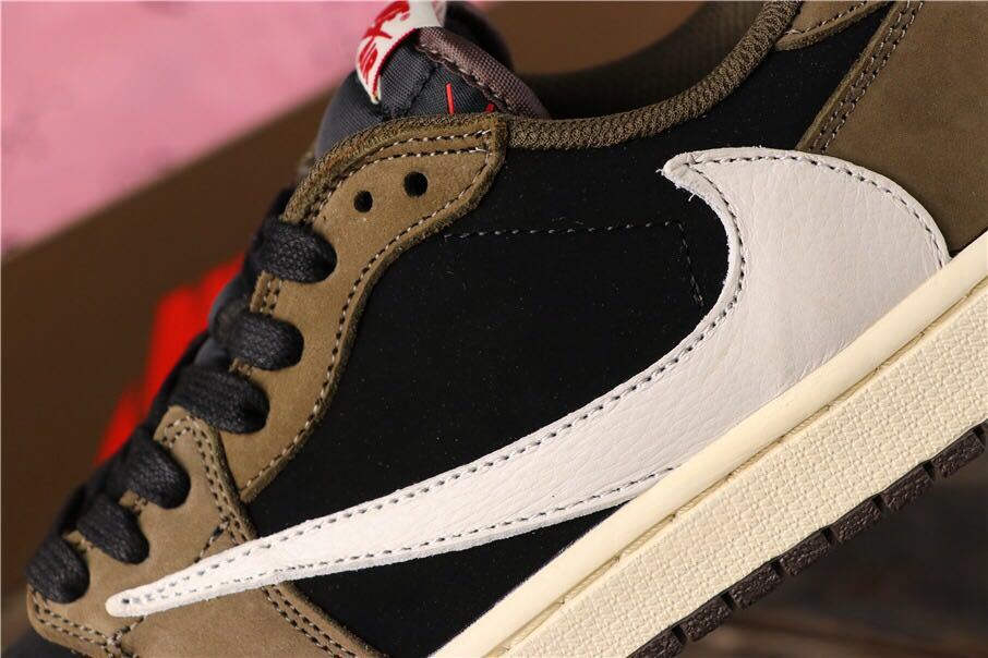 Jordan 1 Low Dark Mocha Travis Scott Sneakers