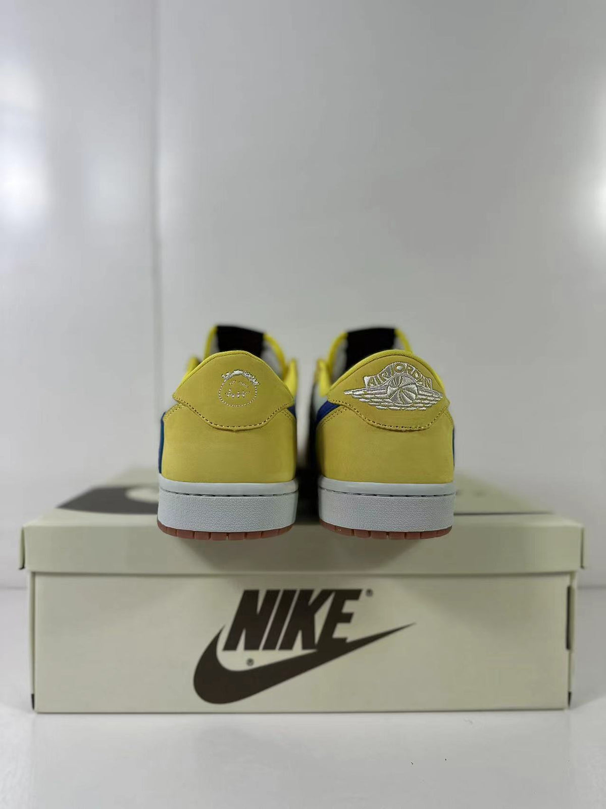 Nike Air Jordan 1 Low Canary DZ4137-700