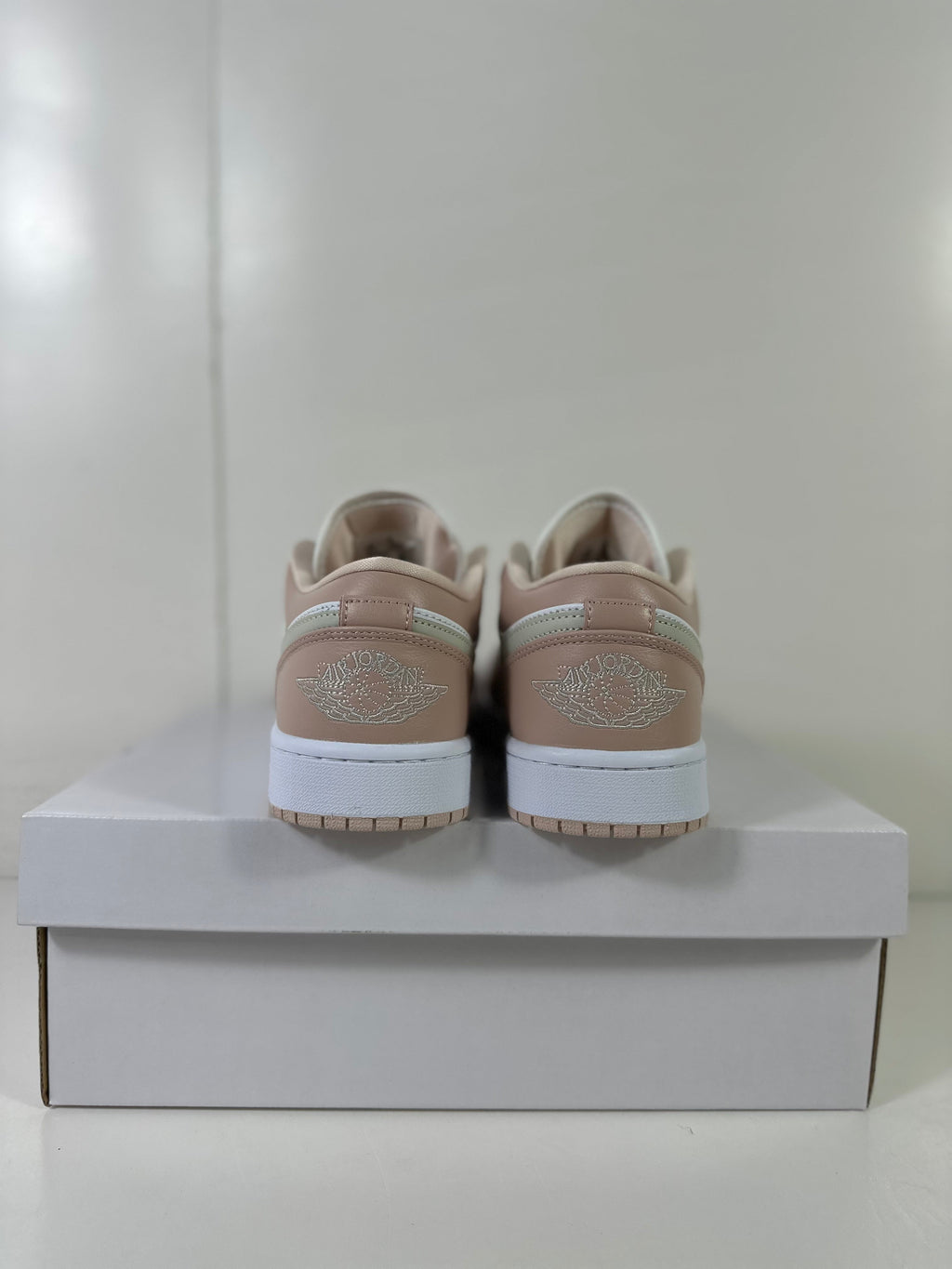Jordan Air Jordan 1 Low White Light Bone DC0774-120