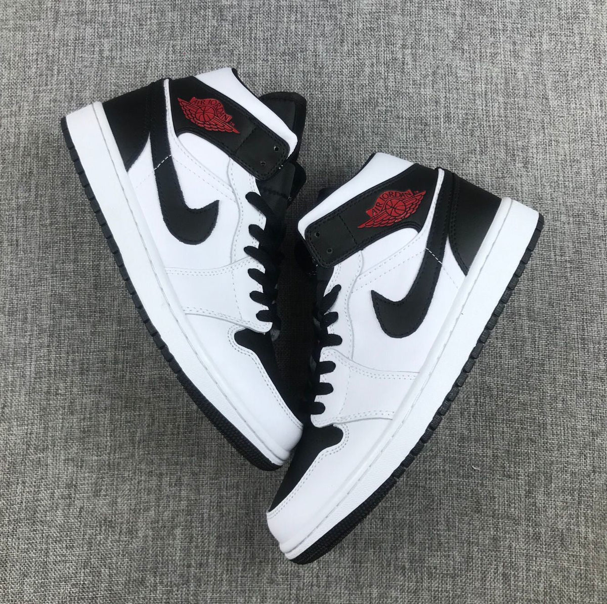 Jordan 1 Mid Reverse Black Toe Black and White Sneakers BQ6472-101